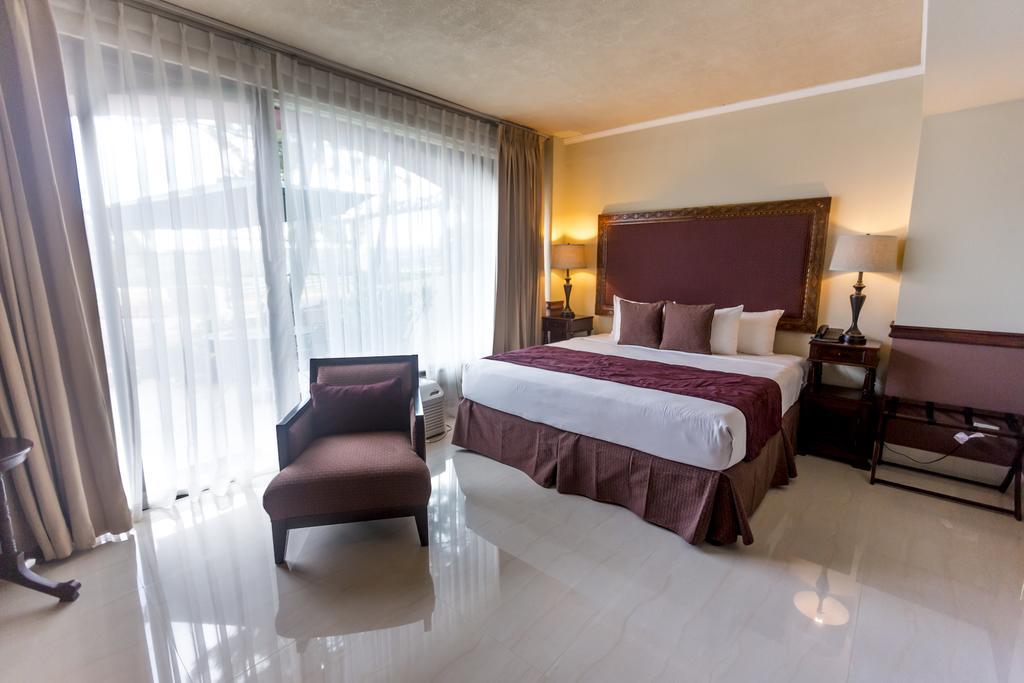 Altos De Fontana Otel Managua Oda fotoğraf