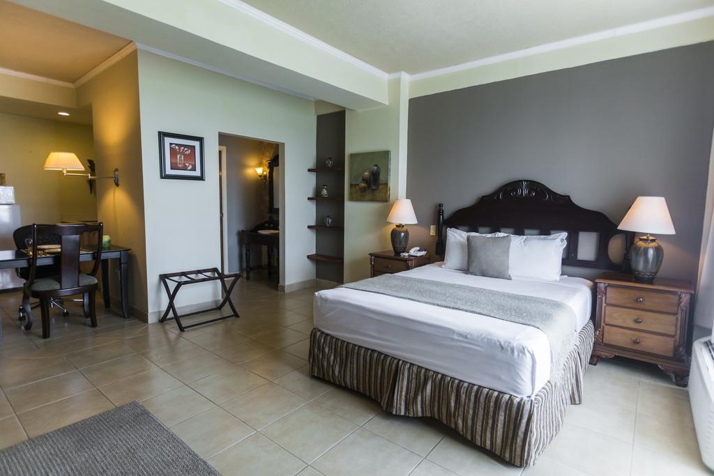 Altos De Fontana Otel Managua Oda fotoğraf