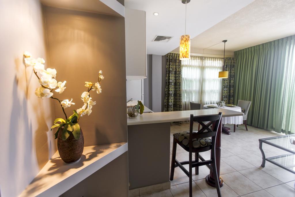Altos De Fontana Otel Managua Oda fotoğraf
