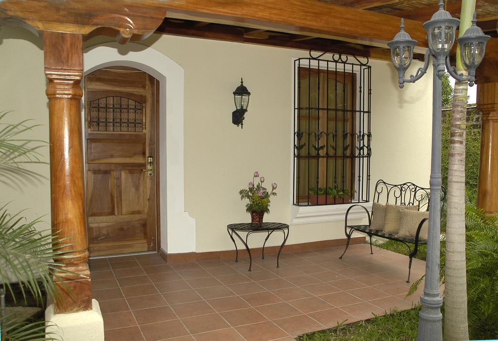 Altos De Fontana Otel Managua Oda fotoğraf