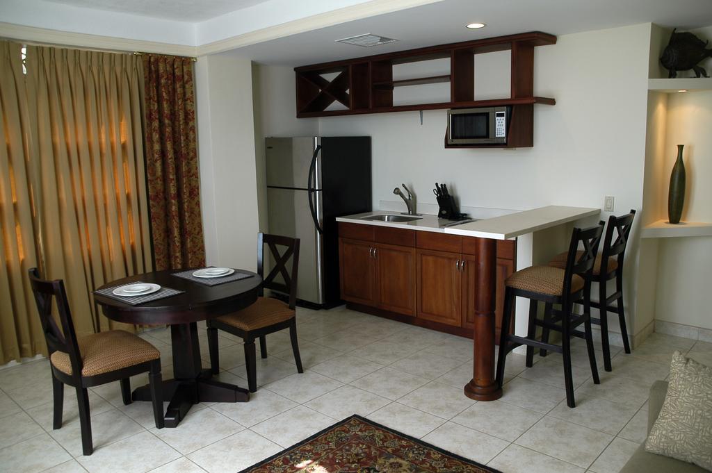 Altos De Fontana Otel Managua Oda fotoğraf